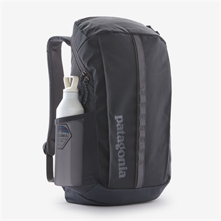 Patagonia Black Hole Pack 25L waterbottle